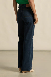 ZOE KRATZMANN - Piazza Jean