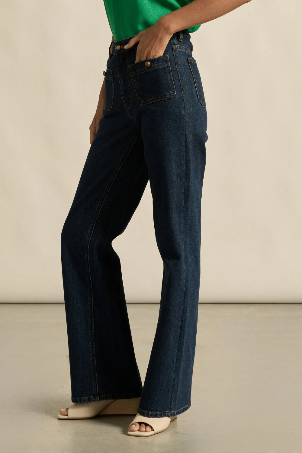 ZOE KRATZMANN - Piazza Jean